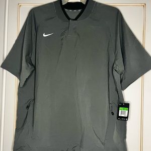 Nike pullover short sleeve 715061 men’s size XL NWT. Front pockets, Black.